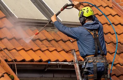 Démoussage et hydrofuge de toiture à Messé